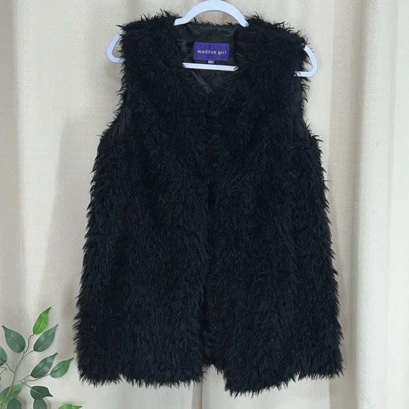MADDEN GIRL faux fur black vest - Picture 8 of 16